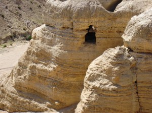 Dead-Sea-Scroll-cave